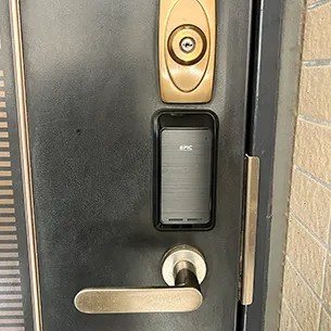 電子錠に取り替えた後の玄関ドア