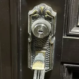 玄関の鍵が経年劣化していたため錠前一式を交換｜兵庫県宝塚市寿町