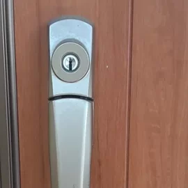 回しづらくなった玄関鍵