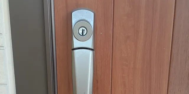 回しづらくなった玄関鍵