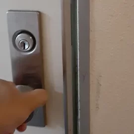 鍵を紛失した玄関ドアの非破壊解錠