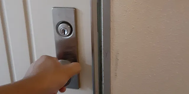 鍵を紛失した玄関ドアの非破壊解錠