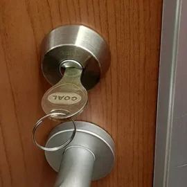 玄関鍵の動作不良を解消