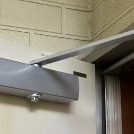 千葉県市川市千鳥町ドアクローザー交換