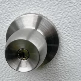 古くなった勝手口のドアノブを「SHOWA DAC-100」に交換｜千葉県市川市本行徳