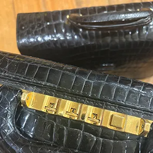 暗証番号不明なバッグ2点