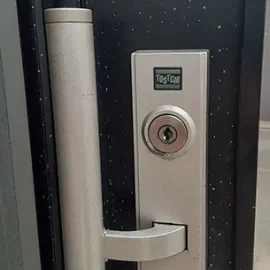 玄関鍵の不具合を修理
