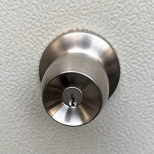 不具合を起こした玉座をSHOWAの玉座に交換