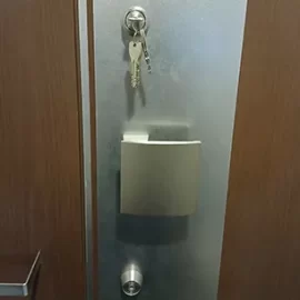 シリンダー交換後の玄関ドア