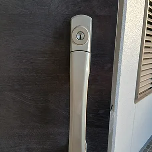 不具合を解消した下プッシュプル錠