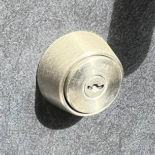 U9シリンダー採用の玄関ドア