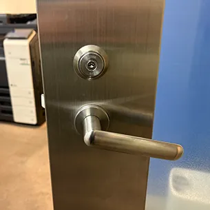 シリンダー採用の出入口扉