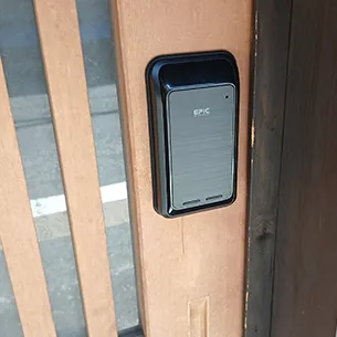 鍵を電子錠に取り替えた玄関引き戸