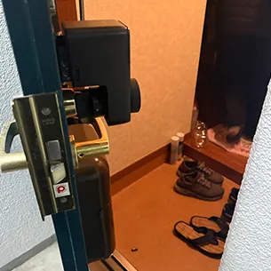 電子錠が付いた玄関ドアを解錠