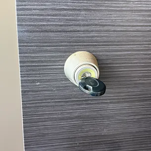 玄関鍵の不具合を改善