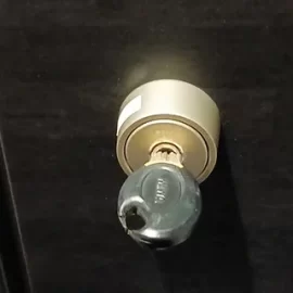 玄関ドアの鍵修理