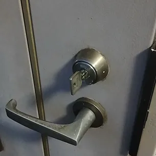 鍵穴から抜けなくなった玄関鍵