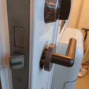 外れかけのレバーハンドル
