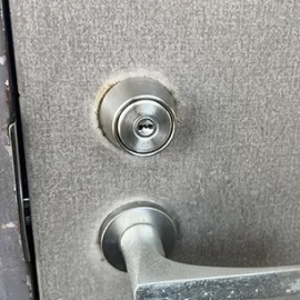 MIWAのPRシリンダーが付いた玄関ドア