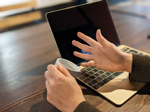 パソコンに水をこぼした！？絶対にやるべき初期対応を知っておこう！