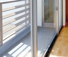 ガラスフィルムが貼られた窓