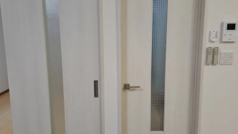 ガラス入りの室内ドア