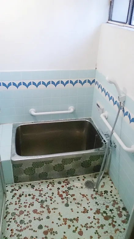 浴室の蛇口とフロアタイルの交換＆トイレの便座の交換と床の張替え