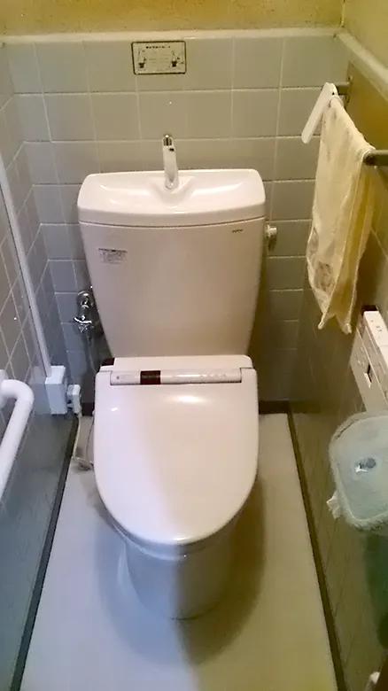 新しいトイレとクッションフロア