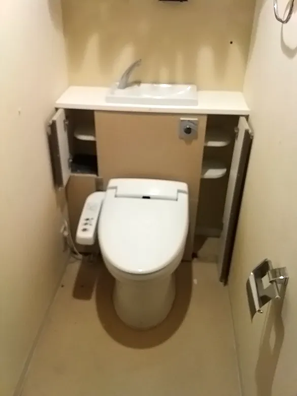 水漏れで大変なことになったトイレ