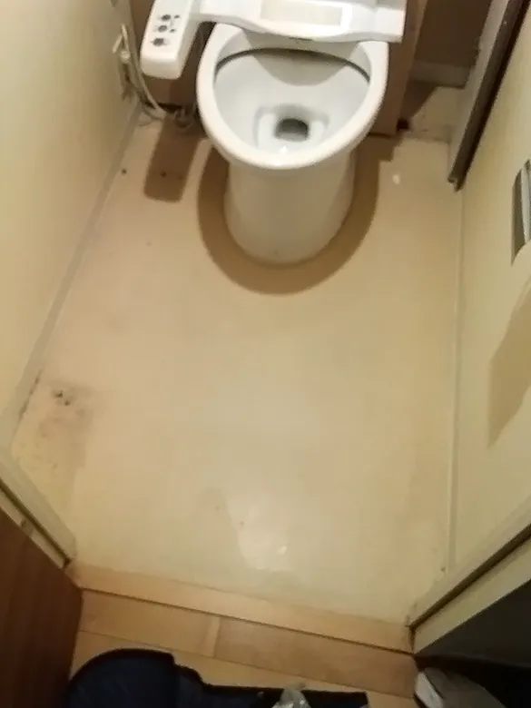 水漏れで大変なことになったトイレ