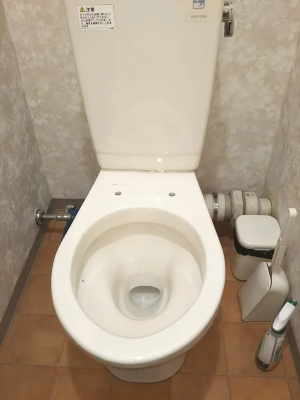 ウォシュレットを取り外した便器