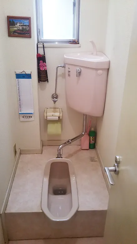 和式トイレの隅付タンクが古いので交換