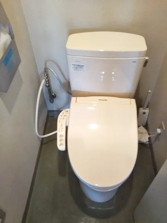 水漏れしているトイレ