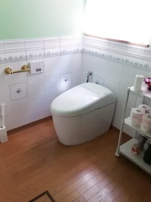 水漏れしている2階のトイレを交換