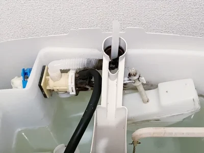 トイレタンクのフロート(浮き球)とボールタップ