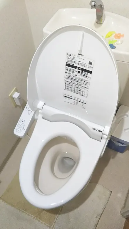 水漏れしたウォシュレット便座を新しいものに交換