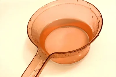 水の入った洗面器