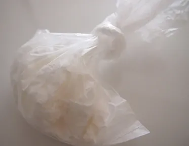 ゴミ袋に入ったティッシュ