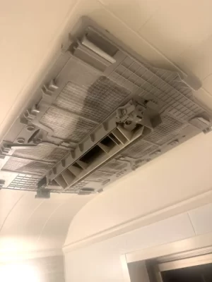 【高島市】浴室乾燥機のミスト出口からの水漏れに対応|フレキパッキン交換で改善した施工事例(施工前)